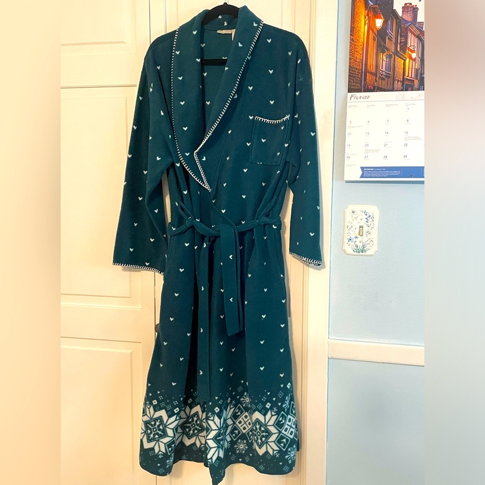 Sweet Treasures mid length robe, size m